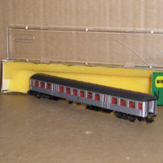 EC1220 "N" Minitrix 3038 German DB Silverfish 2nd class B coach, excellent used boxed.