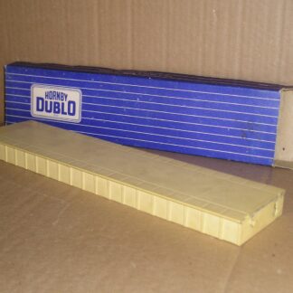 HD32110b Hornby Dublo metal island platform good used boxed.