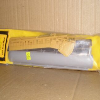 KIT0113 Ian Kirk 8845 LNER Side Corridor 5 compartment Brake Third kit, unmade.