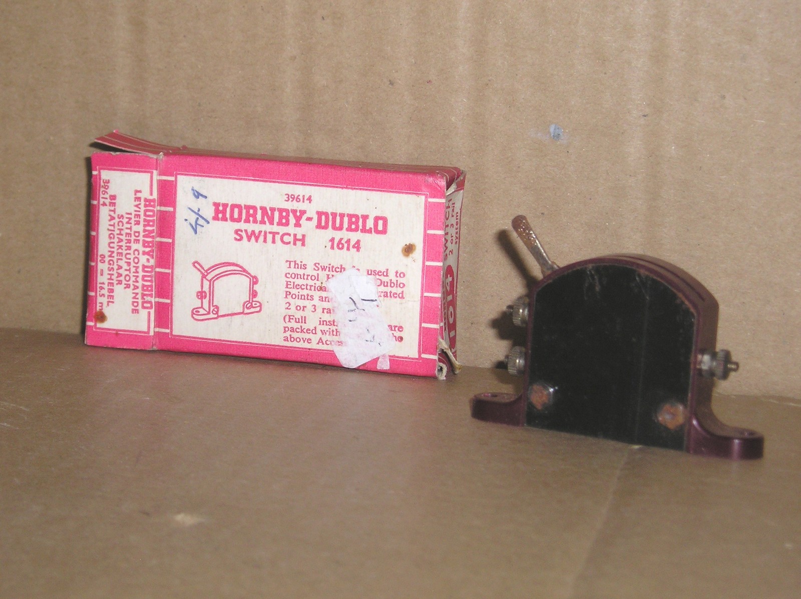 HD0229 Hornby Dublo D1 maroon switch excellent in red striped box.