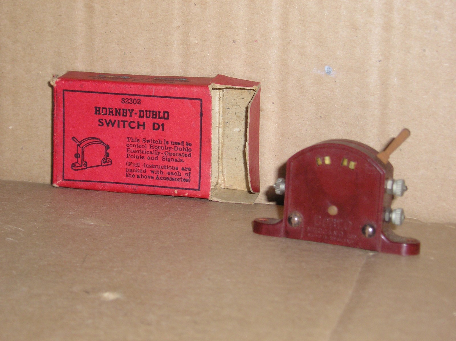 HD0223 Hornby Dublo D1 maroon switch excellent in red box.
