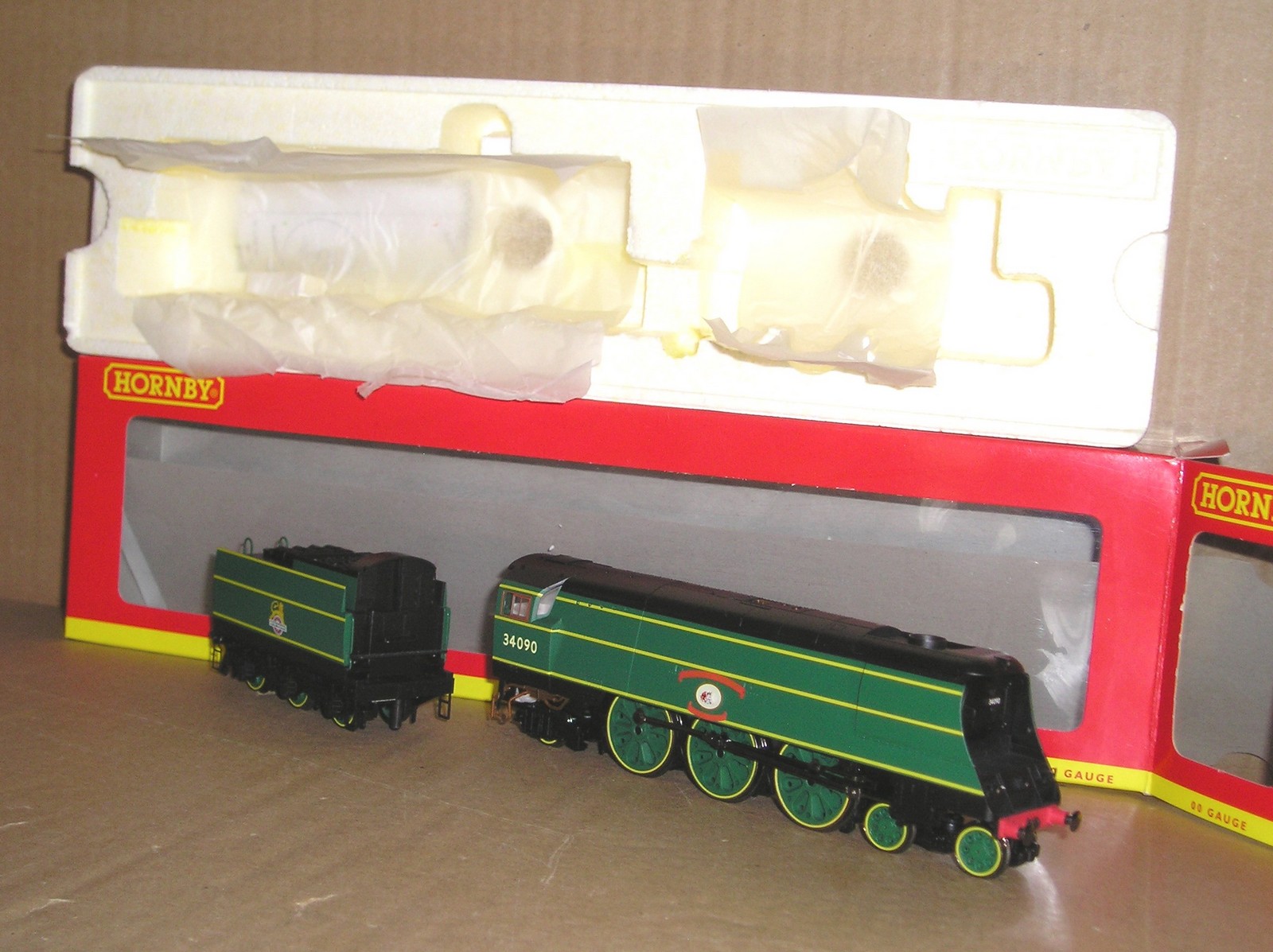 BL0010 Hornby R2692 BR(SR) Battle of Britain 34090 Sir Eustace Missenden excellent used boxed.