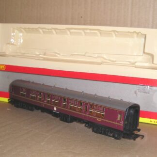 BC1090 Hornby R4133A BR Mk1 composite coach maroon, excellent used boxed.