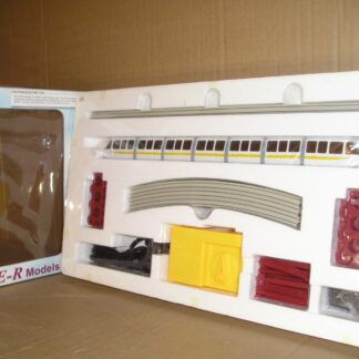 NAD0022s E-R Models 040-4902 monorail set and 2 extra straight track packs, near mint/mint boxed.