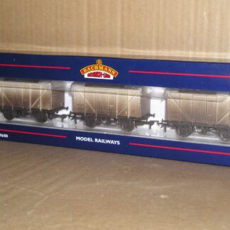 BW0386 Bachmann 38-191Z BR White vans weathered limited edition near mint/mint boxed.