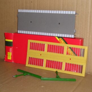 Hornby R585 platform & canopy/supports, good used boxed.