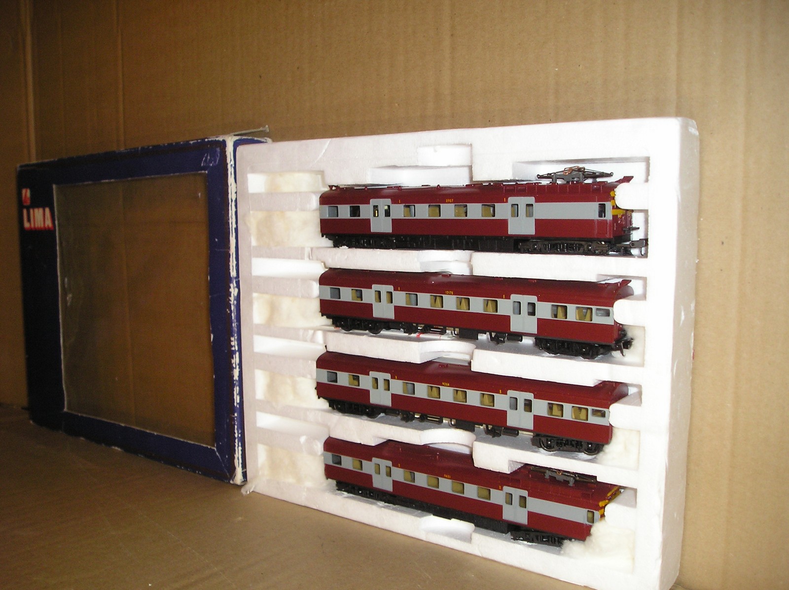 ROW0048s Lima 9746 South Africa SAR Suburban 4 car EMU excellent boxed.