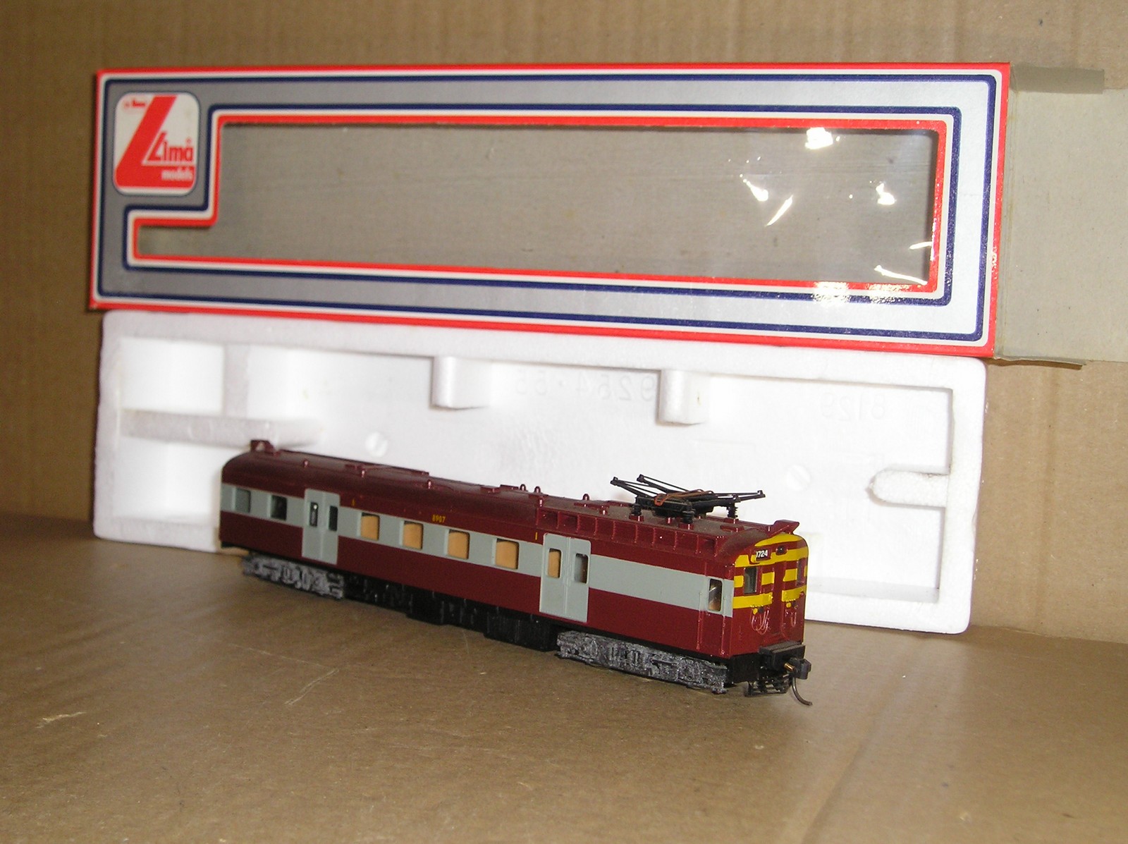 ROW0036 Lima 8129 South Africa SAR Suburban EMU motor coach excellent wrong box.