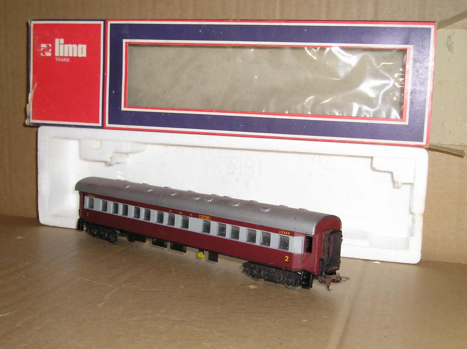 ROW0030 Lima 9244 South Africa SAR Trans Karoo 2nd class coach boxed, read...