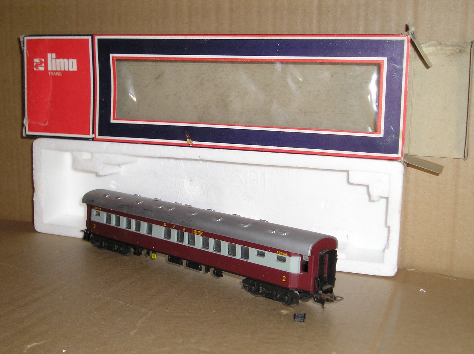 ROW0029 Lima 9244 South Africa SAR Trans Karoo 2nd class coach boxed, read...