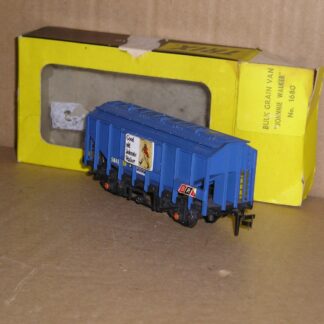 BW0365 Trix 1680 Bulk Grain wagon Johnnie Walker #5861 excellent used boxed.