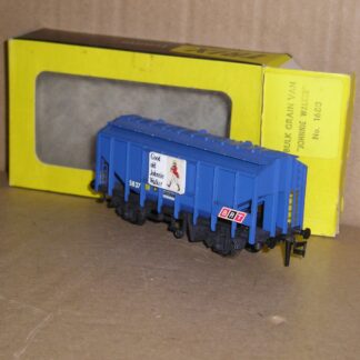 BW0361 Trix 1680 Bulk Grain wagon Johnnie Walker #5837 excellent used boxed.