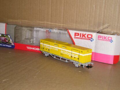 EW0672 "HO" Piko 57726 Swiss SBB PTT AAE Lgnss Post wagon & containers, excellent used/unused? boxed.
