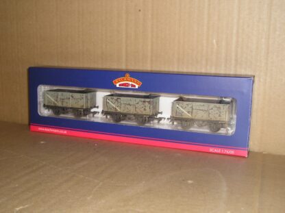 BW0006 Bachmann 37-235 set of 3 16T Mineral wagons, weathered, mint boxed.