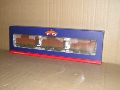 BW0004 Bachmann 38-230Z set of 3 12T Ventilated Vans, weathered, mint boxed.