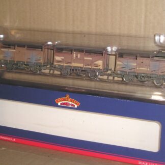 BW0341 Bachmann 37-715? 8ton Cattle wagons triple pack weathered, excellent used/unused? boxed.