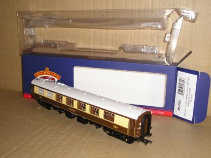 BC0977 Bachmann 39-282 Mk1 First Kitchen, excellent used/unused? boxed.