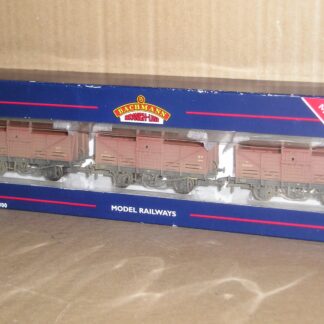 BW0332 Bachmann 38-160V Ventilated Vans weathered, Condemned set of 3, excellent used boxed.