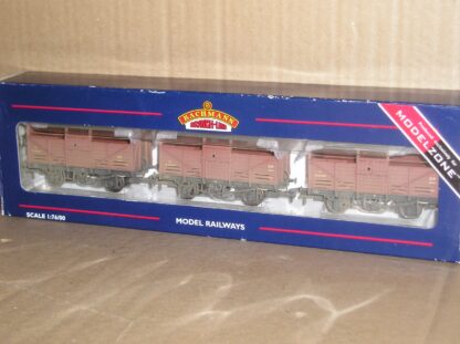 BW0332 Bachmann 38-160V Ventilated Vans weathered, Condemned set of 3, excellent used boxed.