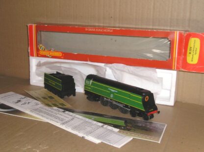BL0327 Hornby R374 Battle of Britain class loco 21C166 "Spitfire" excellent used boxed.