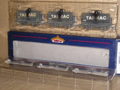 BW0326 Bachmann 37-670 set of 3 14T tanker wagons, Tarmac, weathered, mint boxed.