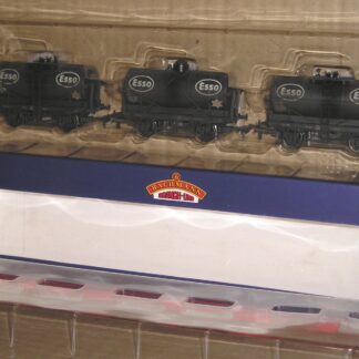 BW0325 Bachmann 37-666B set of 3 14T tanker wagons, ESSO, weathered, mint boxed.