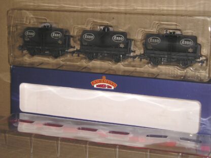 BW0325 Bachmann 37-666B set of 3 14T tanker wagons, ESSO, weathered, mint boxed.