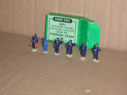 HD051b Hornby Dublo 051 Station Staff, excellent used in excellent box.