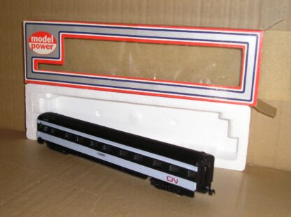 NAC0148 "HO" Model Power Canadian National coach excellent used in wrong box.