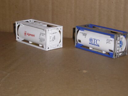 NAW0281 "HO" Container tanks x2, excellent used unboxed.