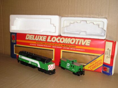 NAL0083s Life-Like 8675? BN Burlington Northern loco F40? 9987 & caboose, excellent boxed.