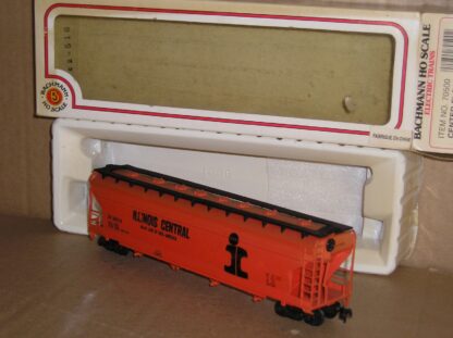 NAW0271 "HO" Bachmann 70500 Centre Flow Hopper Illinois Central, excellent used boxed.