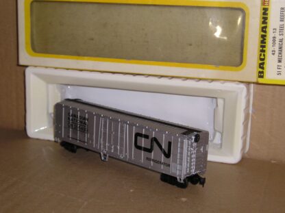 NAW0269 "HO" Bachmann 43-1009-13 51' steel reefer Canadian National, excellent used boxed.