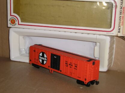 NAW0266 "HO" Bachmann 70900 51' steel Reefer Santa Fe, excellent used boxed.