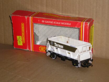 BW0084 Hornby R013 Tarmac Quarry Products PGA hopper wagon, excellent used, marked, boxed.