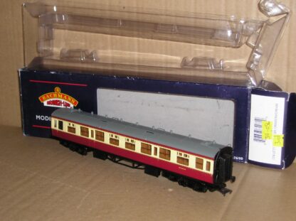 BC0789 Bachmann 34-056 BR(WR) Collett 3rd coach excellent used in wrong box.