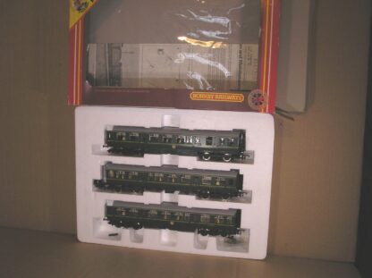 BD0128s Hornby R687 class 110 DMU green, excellent used boxed.