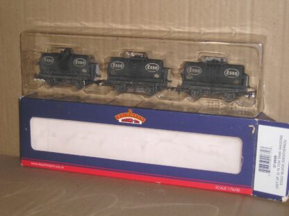 BW0247 Bachmann 37-666B set of 3 14T tanker wagons, ESSO, weathered, used boxed.