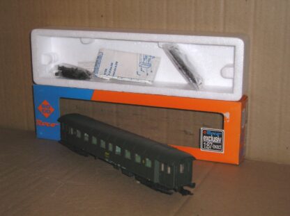 EC0722 Roco 44232A? French SNCF B9 coach, green, good used boxed.