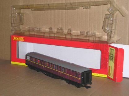 BC0568 Hornby R4260B BR(ER) 61'6" Corridor Composite Brake coach, excellent used boxed.