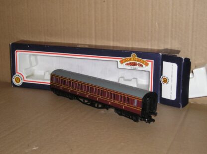 BC0369 Bachmann 34-251 57' Corridor Composite 1st/3rd LMS Crimson, excellent used boxed.