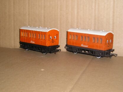 BC0243ub Hornby Thomas the Tank coaches Annie & Clarabel good used unboxed.